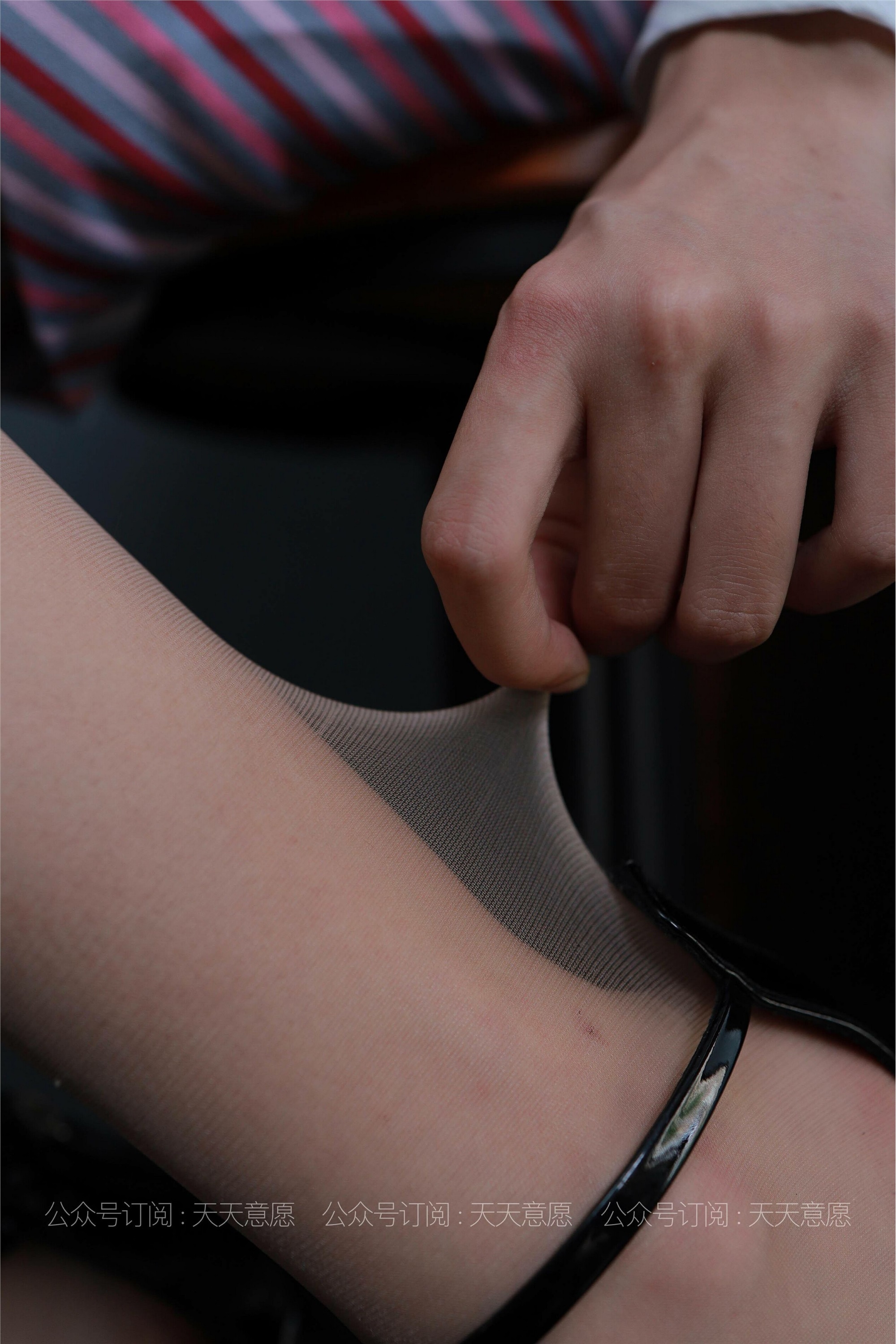 IESS异思趣向 - 模特：肉肉《桌底下的制服》